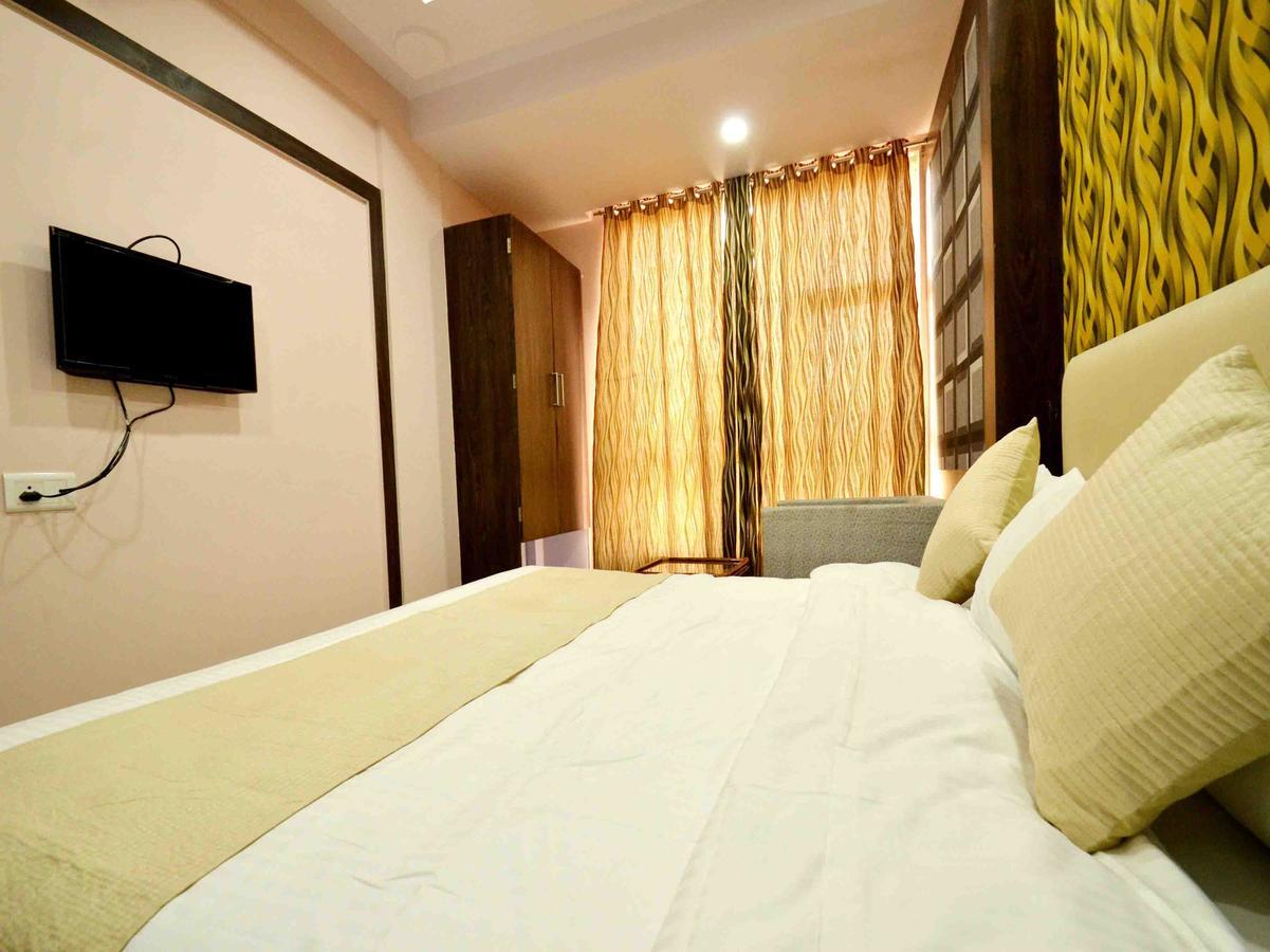 Oyo 2403 Hotel Aamantran Avenue Ujjain Eksteriør bilde