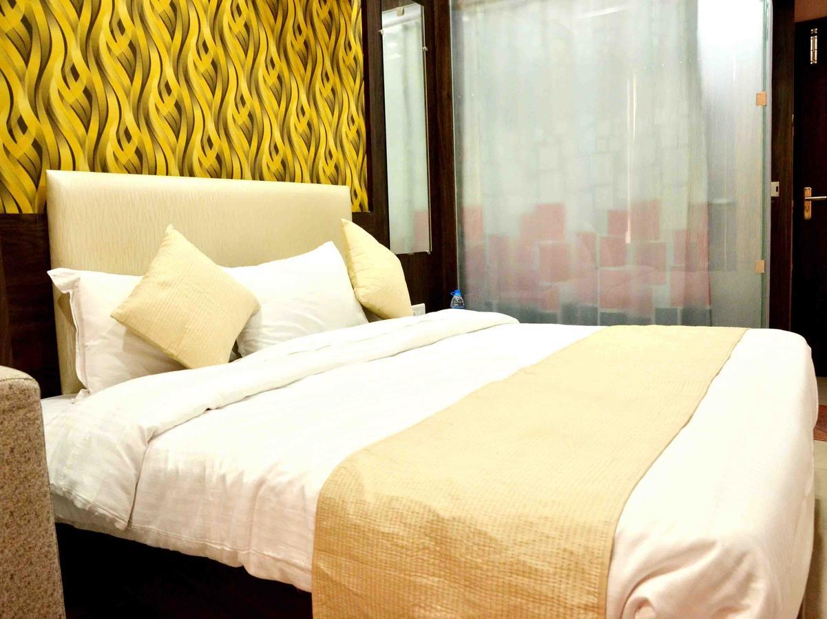 Oyo 2403 Hotel Aamantran Avenue Ujjain Eksteriør bilde