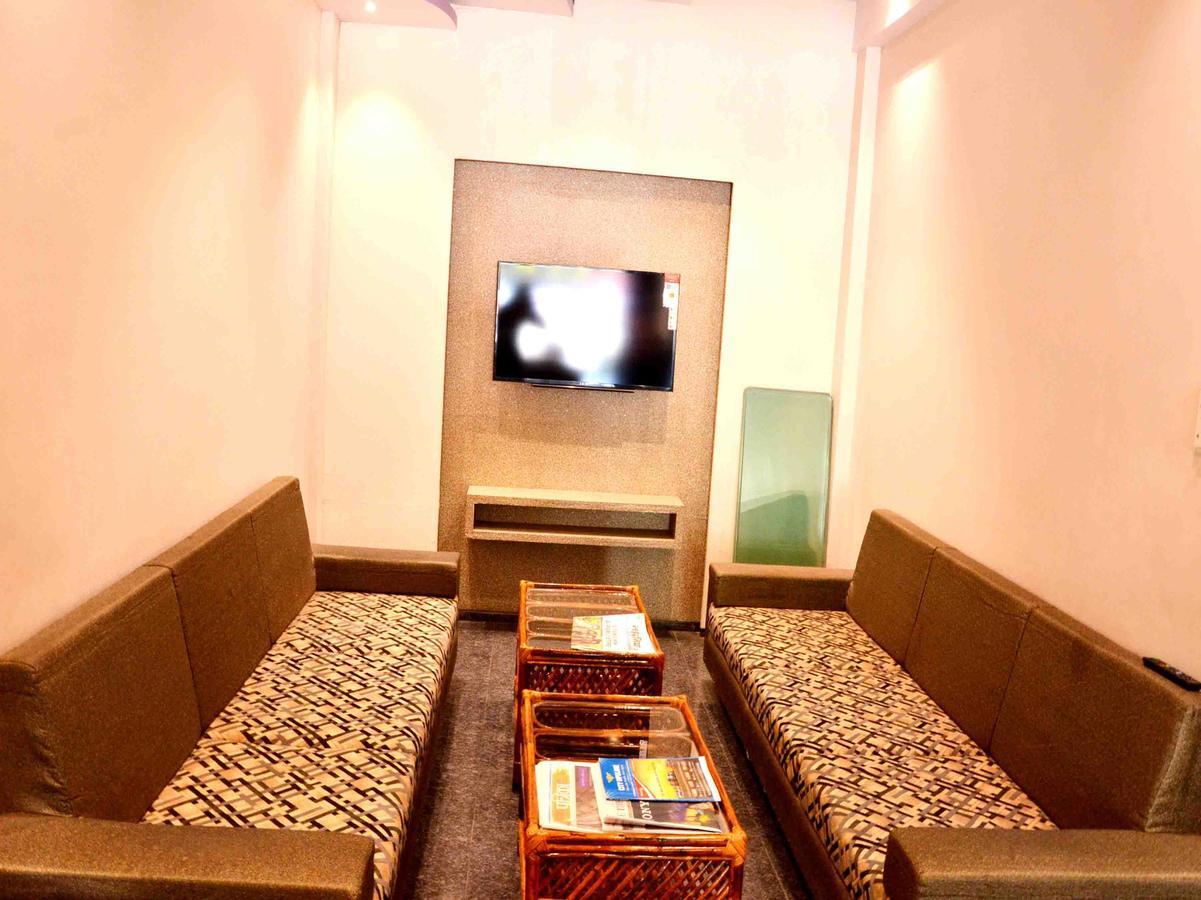 Oyo 2403 Hotel Aamantran Avenue Ujjain Eksteriør bilde