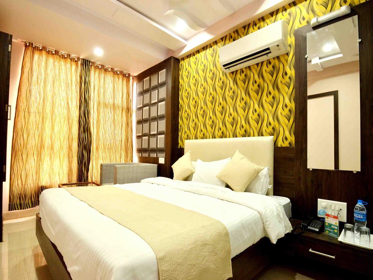 Oyo 2403 Hotel Aamantran Avenue Ujjain Eksteriør bilde