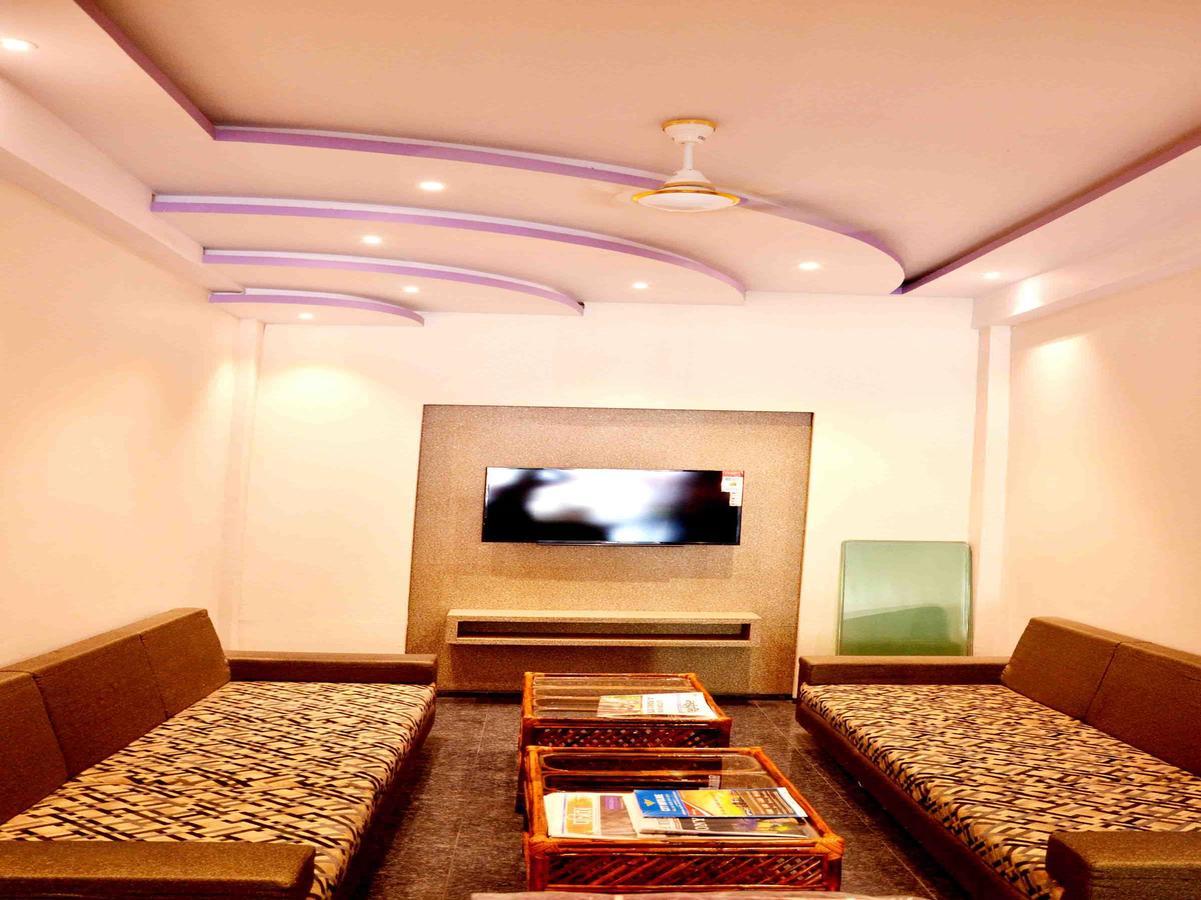 Oyo 2403 Hotel Aamantran Avenue Ujjain Eksteriør bilde