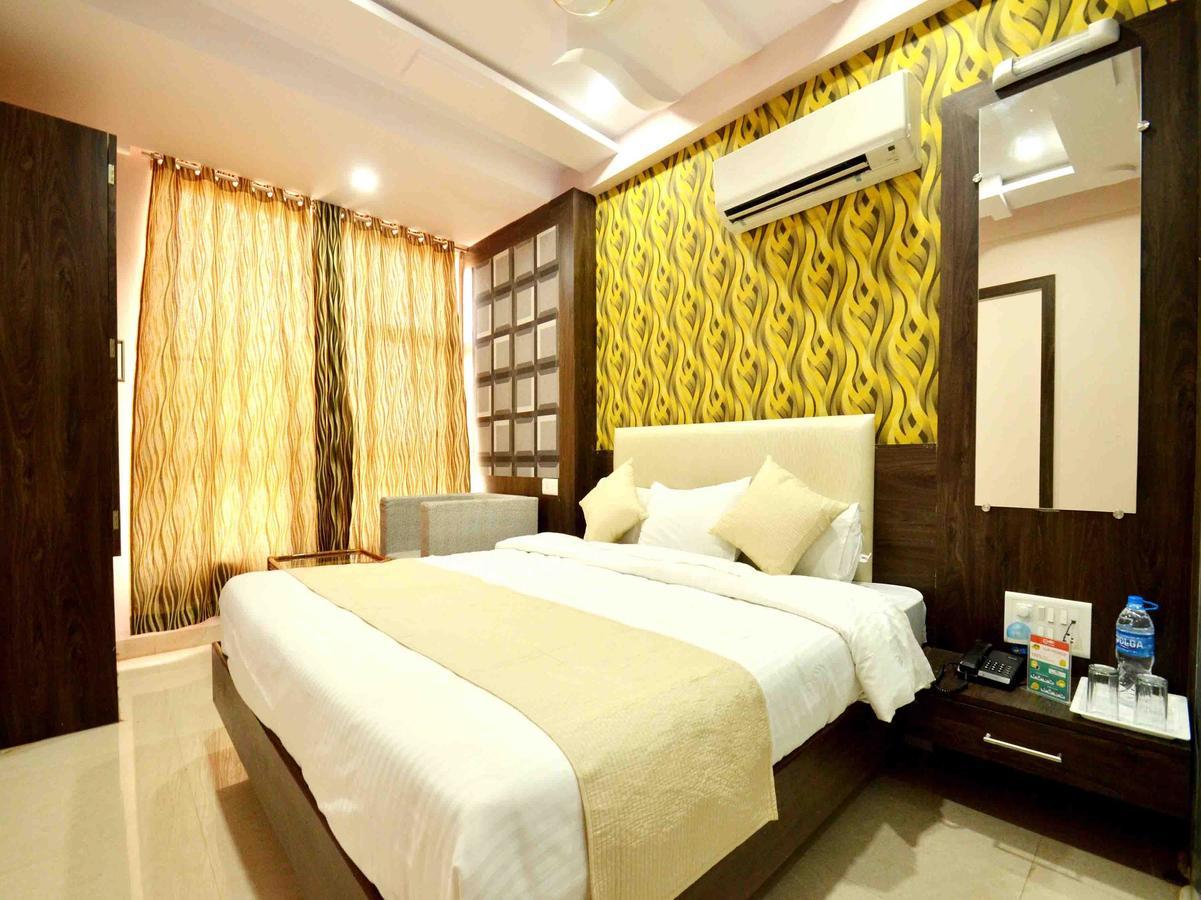 Oyo 2403 Hotel Aamantran Avenue Ujjain Eksteriør bilde